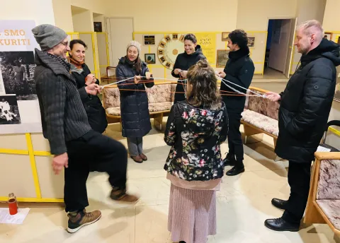 Radijska igra Muzeja norosti: prvi fokusni delavnici umetniško-raziskovalnega projekta o slišnosti